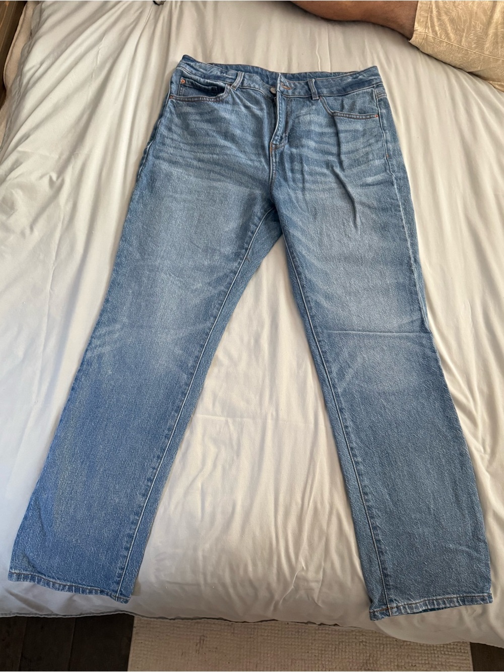 RW&CO. Women's Classic Light Wash Straight Jeans